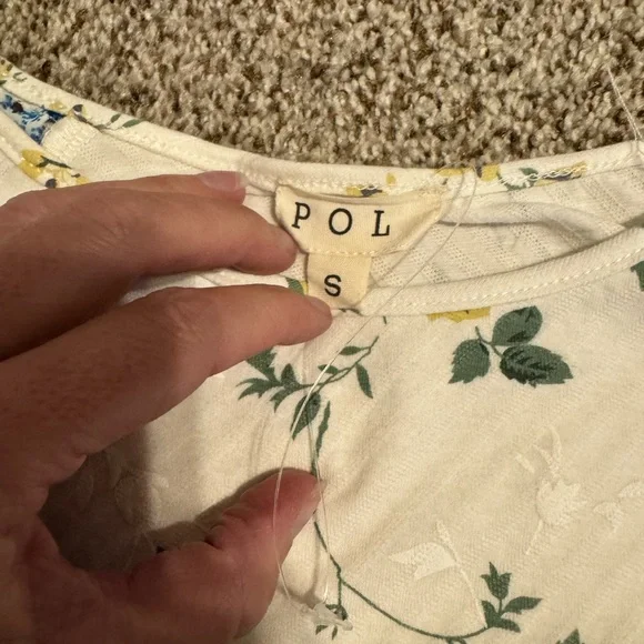 Sale🎉POL Layered Floral Tunic with Yellow & Blue Flowers and Lace Accent Sleeves - Picture 5 of 6